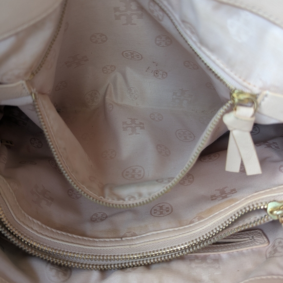 Tory Burch Quilted Cream Shoulder Bag - Picture 14 of 16